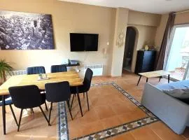 Charming 2BR Classic Flat with Fast Wi-Fi