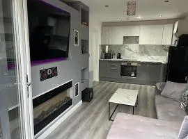 Private 2 bed Apartment - Edinburgh - Sleeps 2 Max