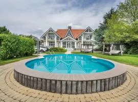 Villa Clariss Pool & City Center Stay