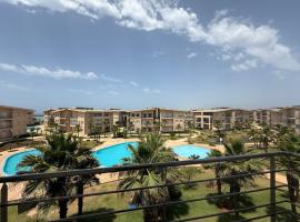 Résidence Kenz Mehdia - Très jolie appartement vue sur piscine，位于盖尼特拉的酒店