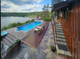 Amazing Home In Dr&oslash;bak, hotel com piscina em Drobak