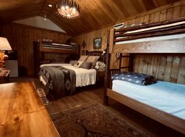 Modest Hickory Log Cabin near Idaho Falls, Perfect for a Family Getaway, hotel a Rigby