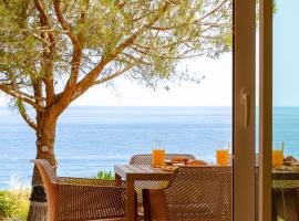 The Oceanfront Villa Luz VR114，位于卢斯的酒店