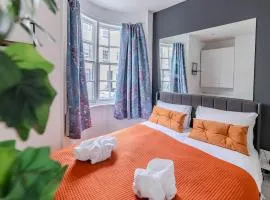 Beautiful 1 Bedroom Flat Next to Beach Sleep 3