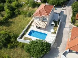Stunning Home In Primorski Dolac