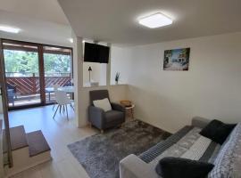 Beachfront Apartman, khách sạn ở Balatonfůzfő