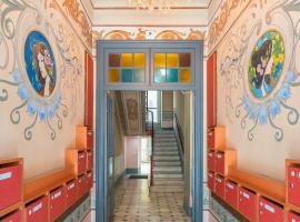 A 2 pas de la Mer - Climatisation - Wifi - Cuisine - Tramway, hotel in Nice