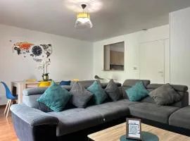 LE DUPLEX CHESSY - 15min From Disneyland - 2 Private Parkings - Garden - KingSize & QueenSize Bed - SuperMarket behind the house