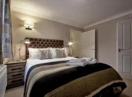 Executive 1 bed with Study or 2 bed and free parking