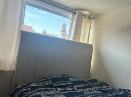 Guest room in shared house - Watford