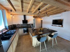 Chambre du vieux bourg, hotel a Fénols