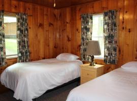 Cabin 1 - Cozy cabin 10 feet from the shore, viešbutis mieste Deer River