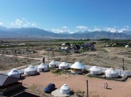 Guest house and Yurt camp "Ailuu", hotel u gradu Tong