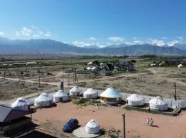 Guest house and Yurt camp "Ailuu"