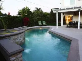 Fabulous 6 bedroom (3 master suites), 4 bath pool w/Jacuzzi home