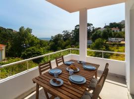 WHome Modern House With Balcony & AC Close To The Sea, ξενοδοχείο σε Alcabideche