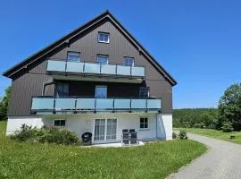 Bergidylle- Saniert und Hochwertig mit Massivholzmöbeln, Sonnenterrasse in der Natur, fußgängig ins Zentrum