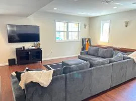 Game room, hot tub, minutes to skiing, sleeps 16,