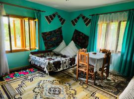 Casa dintre coline，瓦特拉摩爾多維采鄉的Villa