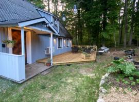 Bj&ouml;rnam&aring;la stuga, casa de campo em Asarum