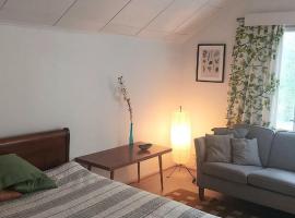 Hyv&auml;n El&auml;m&auml;n Koulun huoneisto Good Life Homestay Apartment, hotel met hottubs in Ahmovaara