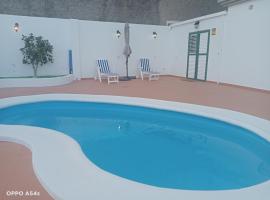 CASA TINA piscina privada, Hotel in Candelaria