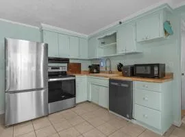 Spacious 2 Bedroom Condo for up to 8 Guests! Hartford Inlet 100