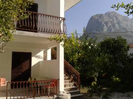 Apartments Tamaris, hotel in Zaostrog