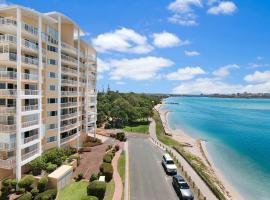 Riviere on Golden Beach, serviced apartment in Caloundra