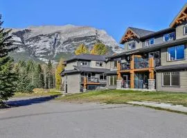 Peaceful 2BR Canmore Banff Available, Free WiFi & Parking