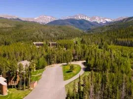 Pool, Hot Tubs, Sauna, Hiking from the Property, On Free Bus Route