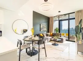 Full Canal View - Upgraded - Huge Balcony - 5 min walk from ADGM, Cleveland & Galleria - Ideal for Corporate Guests & Business Professionals