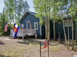 Great Deck with Gas Grill, Outdoor Firepit, 2 Blocks From Main Street