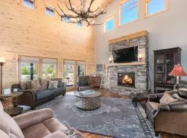 Incredible Views, Hiking from the Property, 4 Ensuite Baths, Luxury Home