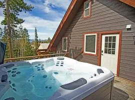 New Hot Tub, Firepit, Laundry, Big Front Deck with Great Views