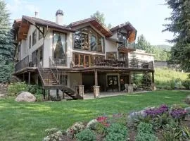 Outdoor Private Hot Tub, In Home Movie Theater, Luxurious Creekside Home