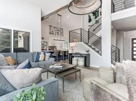 Private Hot Tub, Game Room, Air Conditioning, Beautifully Remodeled Luxury Arrowhead Home
