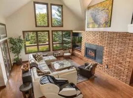 Pool, Private Hot Tub, Game Room, Luxury Home