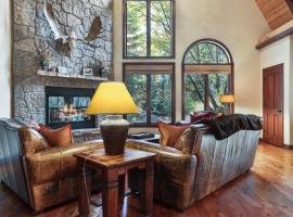 Private Hot Tub, Luxurious & Large with 3 Living Rooms, Convenient to Free Bus, hotel di Vail