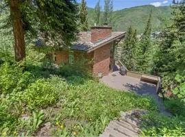 Walk to Skiing and Vail Village, Prestigious Forest Road Location, Private Hot Tub