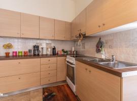 'Omiros' Central Cozy House In Poro Island, place to stay in Poros