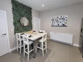 Kep Stays City Centre 4 bed Apartment