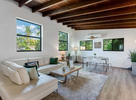 Hidden Bungalow- Peaceful retreat BBQ and hot tub, hotel en Miami