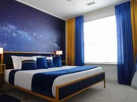Cosmic Serenity Retreat 1BD Lux King in Southeast Jax