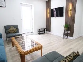 Beautiful Separate Unit, GrandRiver & Kiwanis Park