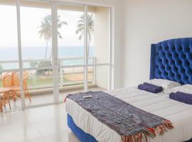 Luxury Beachfront Apartment, hotel v destinaci Wattala
