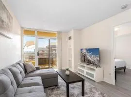 Stylish 2BR with Great View! Steps from Square One