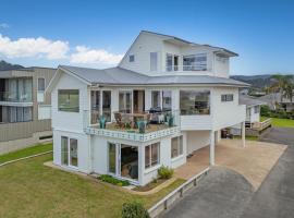 TANG115A - Tangaroa Shores, hotel i Whangamata