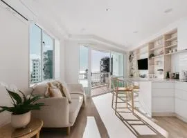 High Rise Luxury Studio Views & Pool