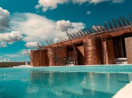 Campamento Estrella Casa del &Aacute;ngel, hotel com piscina em La Victoria